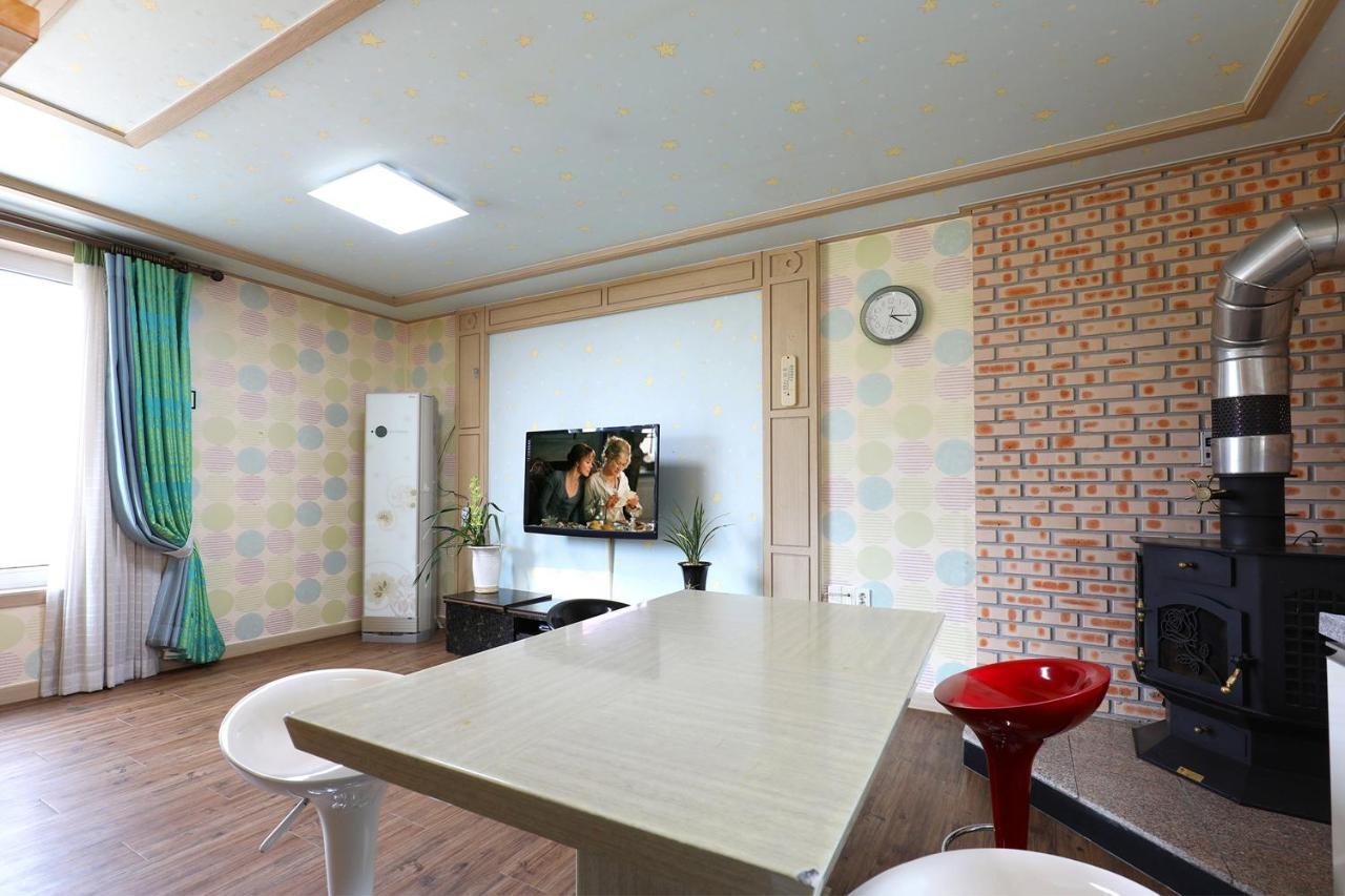 Yeowoogneul Pension Чхунчхон Екстер'єр фото